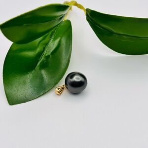 Elegant 11mm Akoya Pearl Pendant 14K Gold
